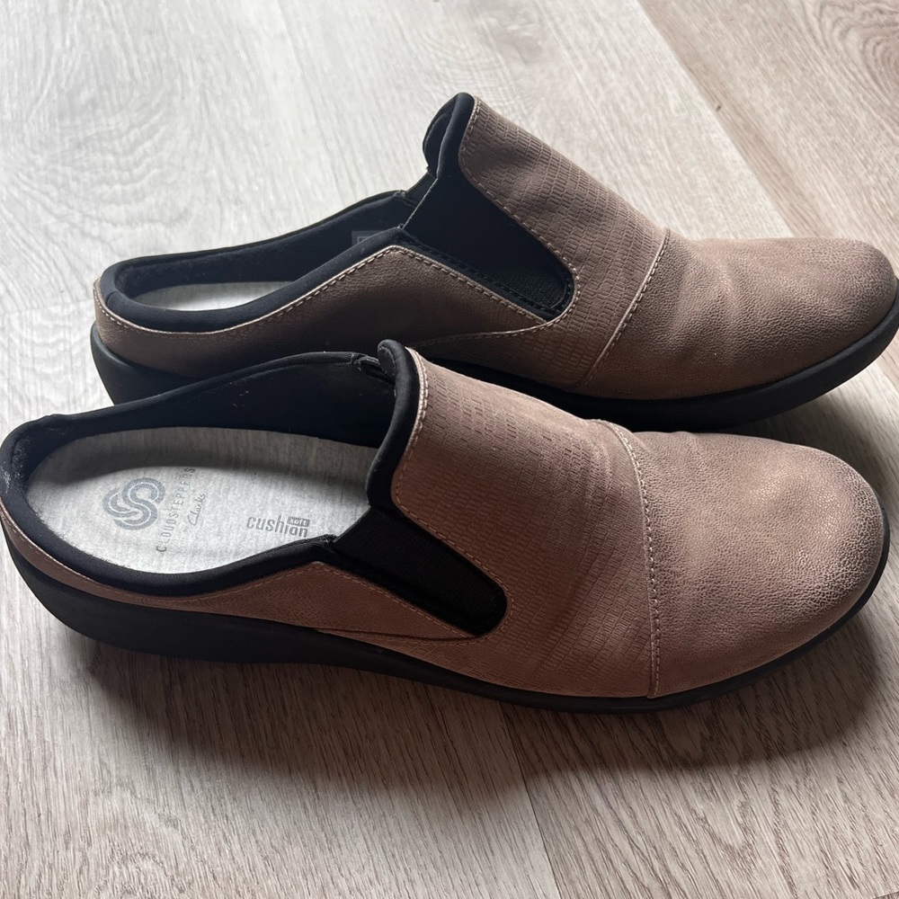 Clarks Cloudsteppers Light Metallic Brown Clogs Size 9